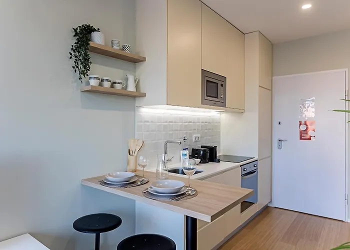 Apartment 31 Janeiro 157 - Charming 1br Flat W/ Ac & Balcony By Lovelystay Porto